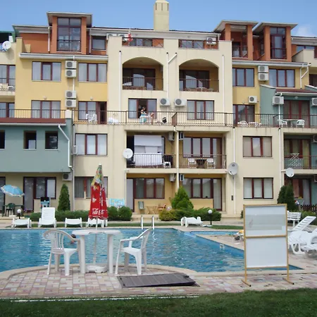 Sea Park Homes Neshkov 3* Warna