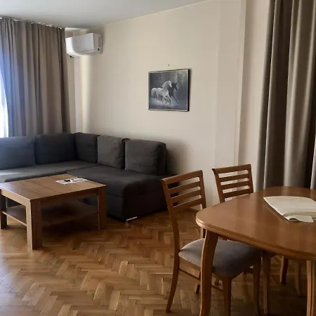 Sea Park Homes Neshkov מלון דירות