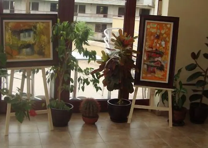 Sea Park Homes Neshkov Apartmanhotel 3*