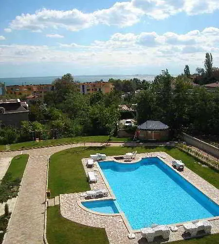 Sea Park Homes Neshkov Apartmanhotel 3*