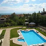Sea Park Homes Neshkov Apart Otel 3*