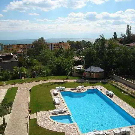 Sea Park Homes Neshkov 아파트호텔 3*